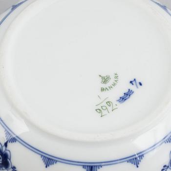 A set of three 'Blue Fluted' porcelain serving bowls and a bowl with cover, Royal Copenhagen, 1893-1900.