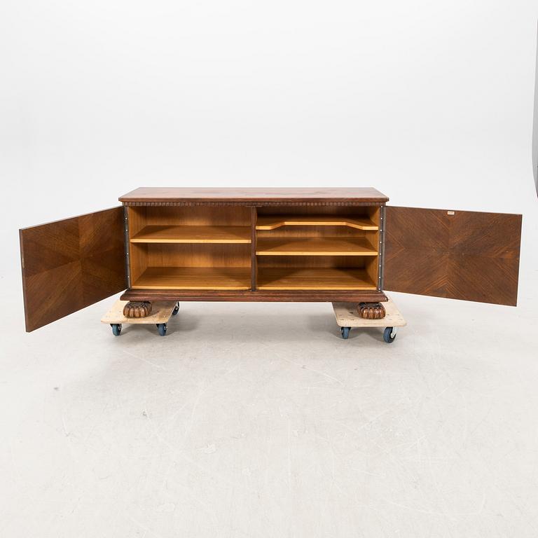 Sideboard Swedish Grace Svenska Möbelfabrikerna i Bodafors, 1920-30-tal.