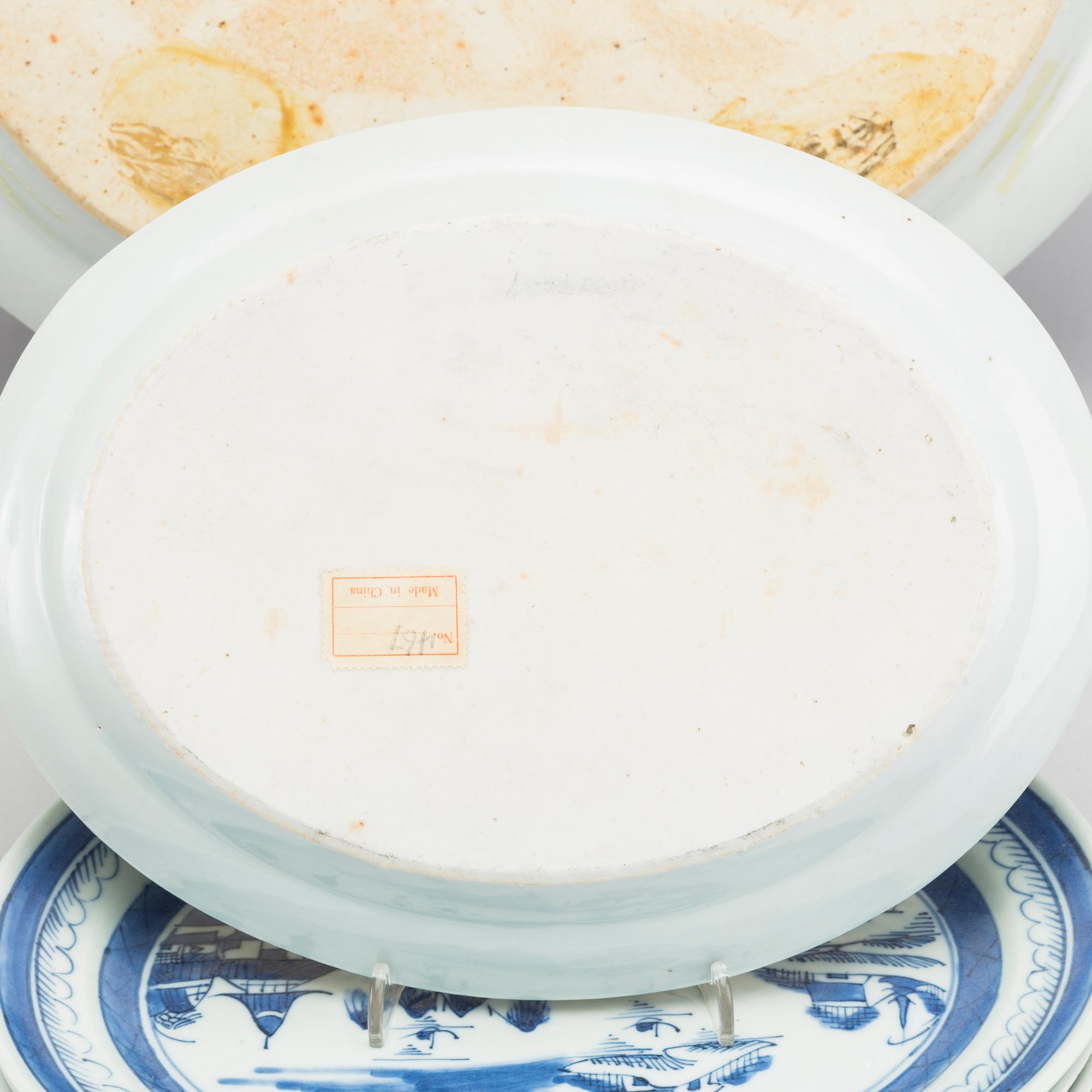 A set of six plus one Chinese porcelain serving dishes around 1800.