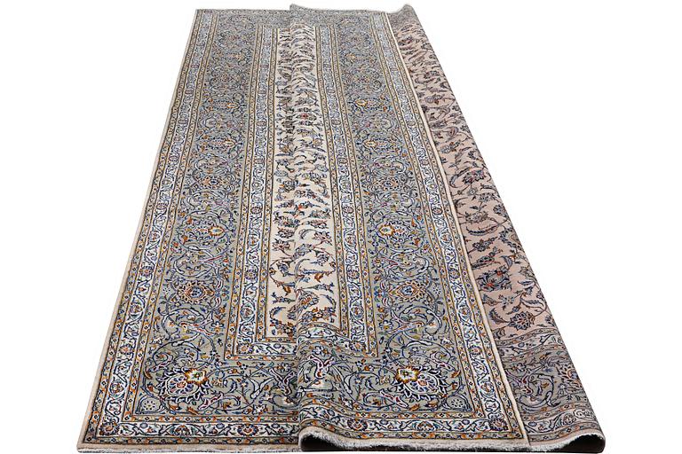 A Kashan carpet, signed, c. 427 x 296 cm.