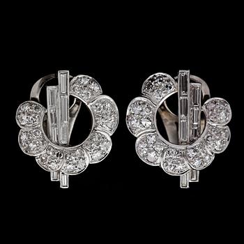 A pair of diamond Art deco earrings, tot. app. 3.20 cts.