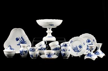 KAFFESERVIS, 39 delar, porslin, "Blå blomst", Royal Copenhagen.