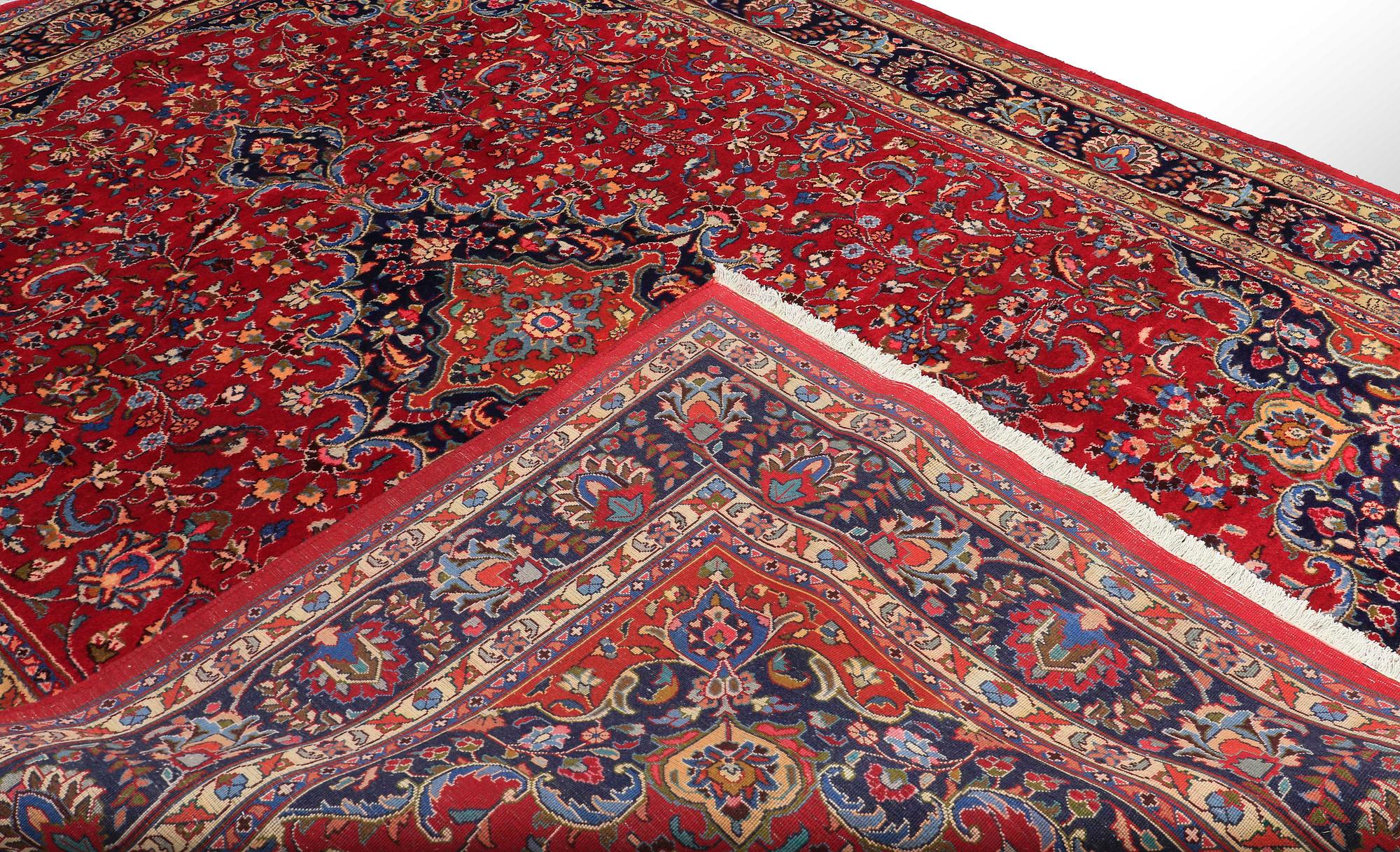 MATTA, Meshed, ca 340 x 255 cm.