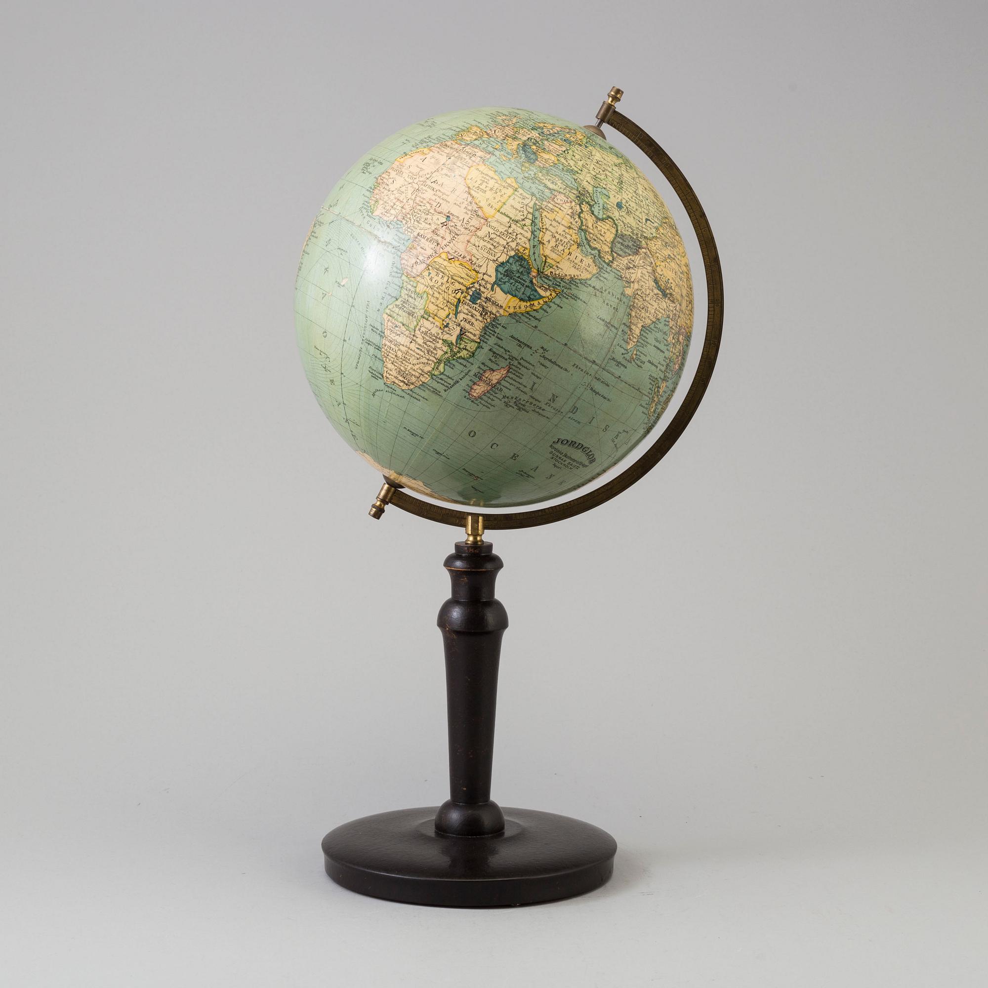 A globe from Nordiska Skolmaterielförlaget, Gunnar Saietz, Stockholm, first half of the 20th Century.