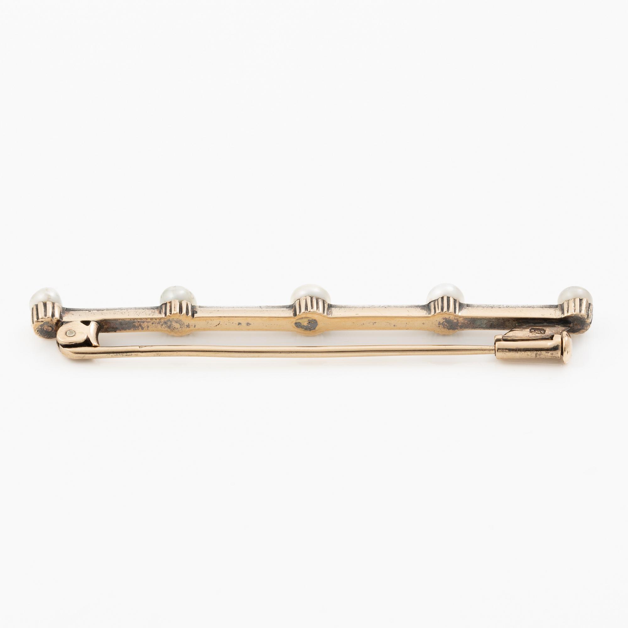 Brooch in 14K gold and silver with bouton pearls.