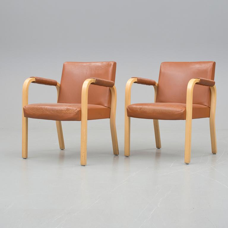 ALVAR AALTO, karmstolar, ett par. Artek. Nr 46.