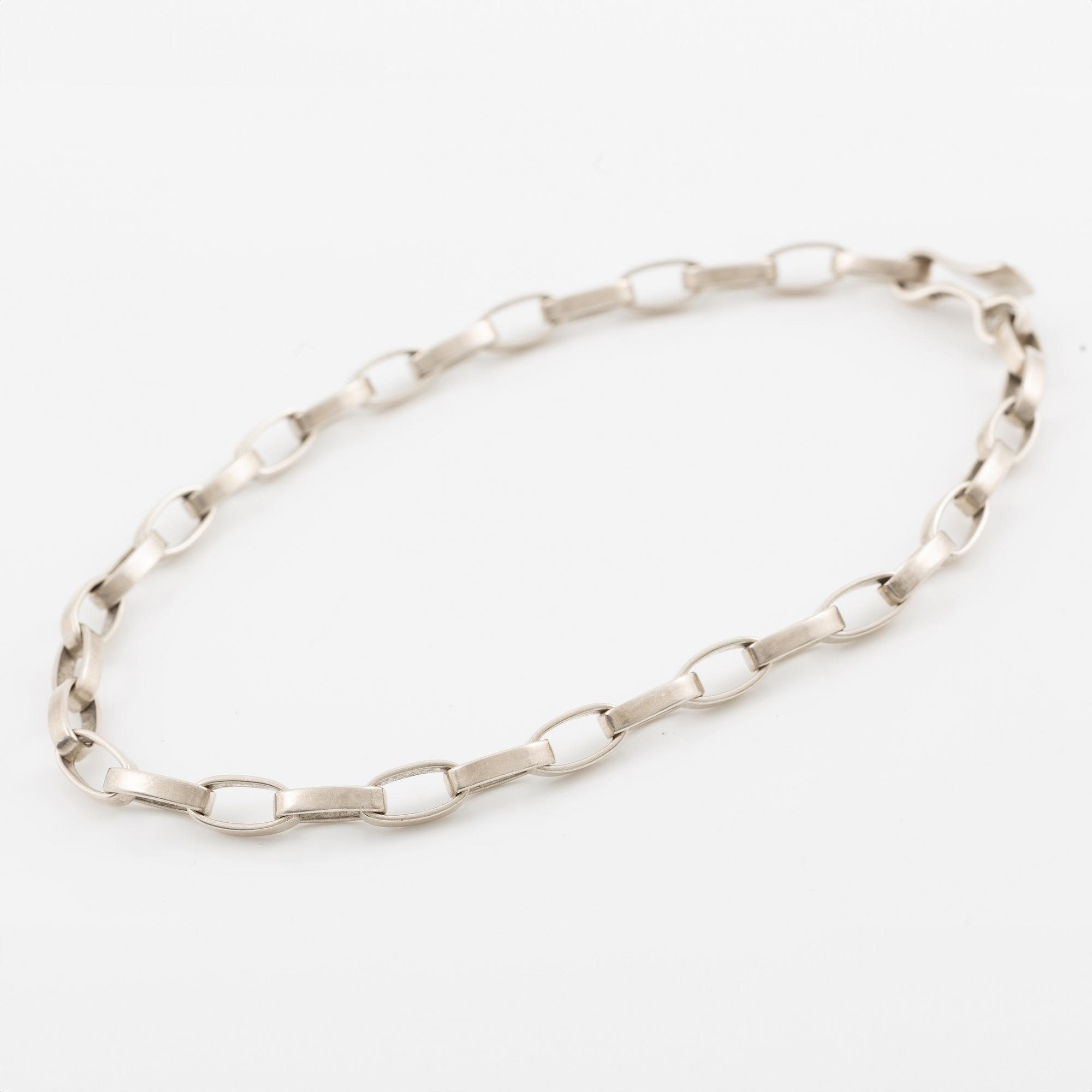 Sven-Erik Högberg samt Annette och Marie Högberg, ring, armband och collier.