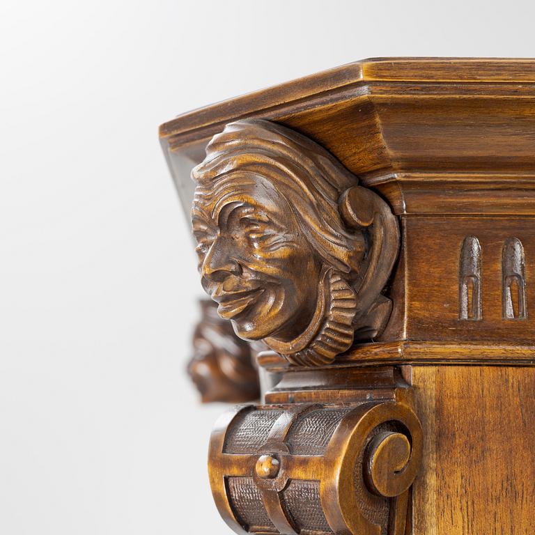 Barskåp, barockstil, 1900-talets första hälft.