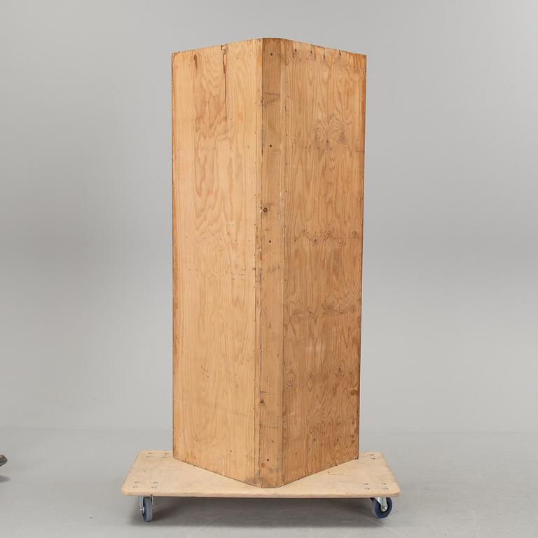 A corner cabinet by Axel Einar Hjorth.