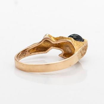 Björn Weckström, ring, "Gömd agat", 14K guld och mossagat. Lapponia 1975.