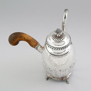 CHOKLADKANNA, silver, Gustaf Theodor Folcker, Stockholm 1836. Vikt ca 321 gram.