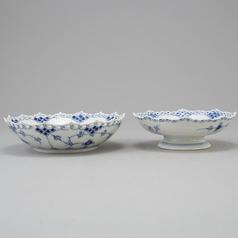 SERVIS, 44 delar, porslin, "Musselmalet", Royal Copenhagen, Danmark.