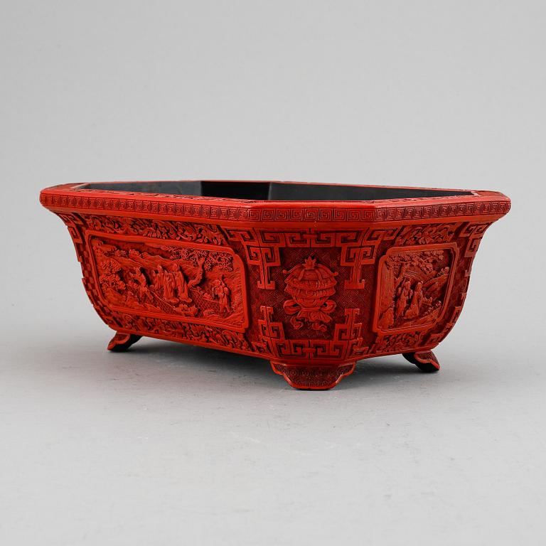 An octagonal flower pot, China, presumably early 20th Centruy.