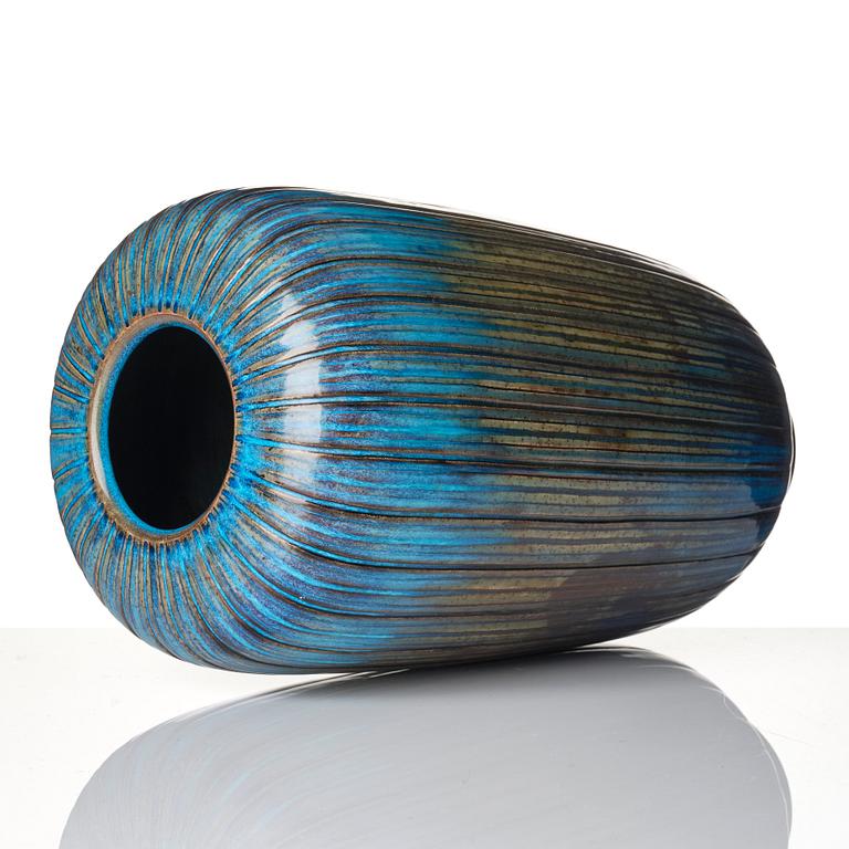 Wilhelm Kåge, a grand "Farsta" stoneware vase, Gustavsberg Studio, Sweden 1950s.