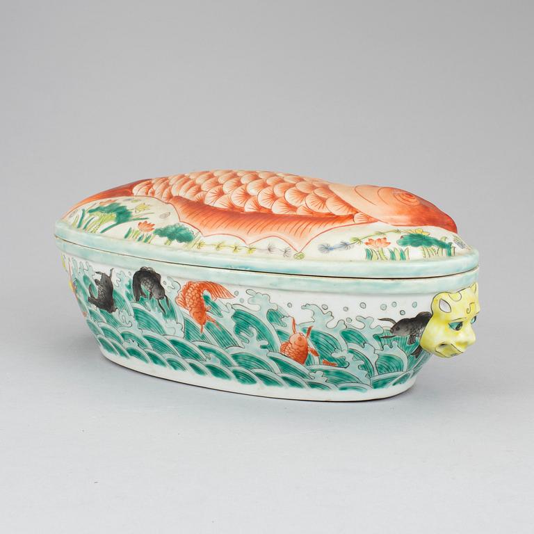 A fish tureen, first half of 20-th century.