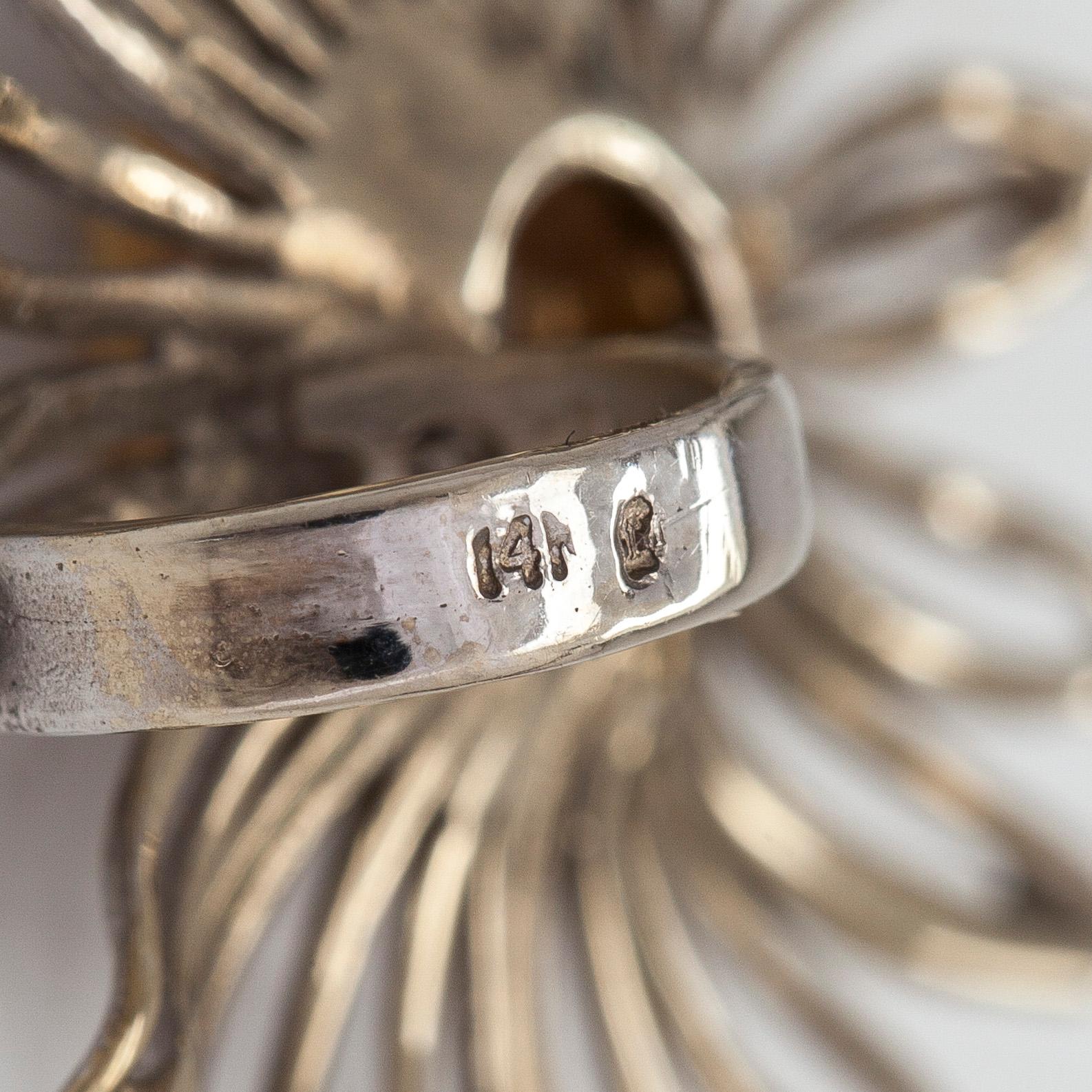 Hänge, blomma, 14K vitguld, diamanter totalt ca 0.12 ct.