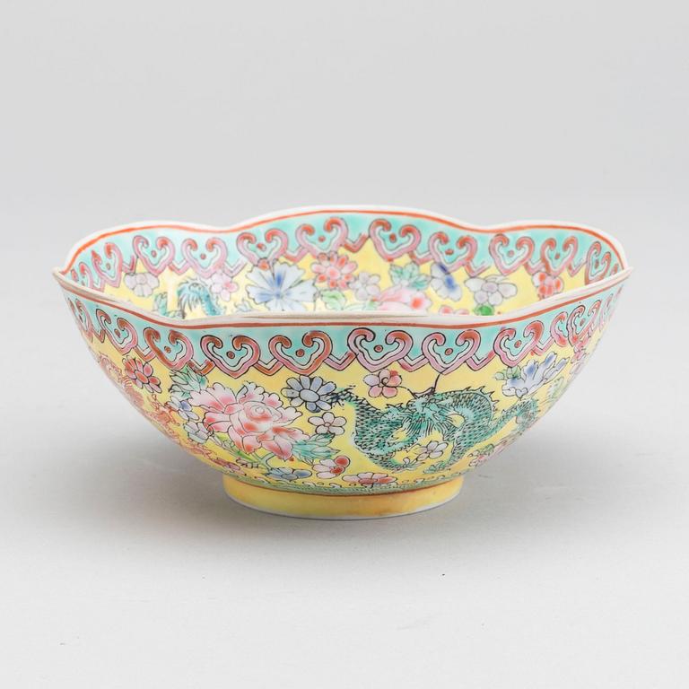 A CHINESE EGG-SHELL BOWL 20TH CENTURY,