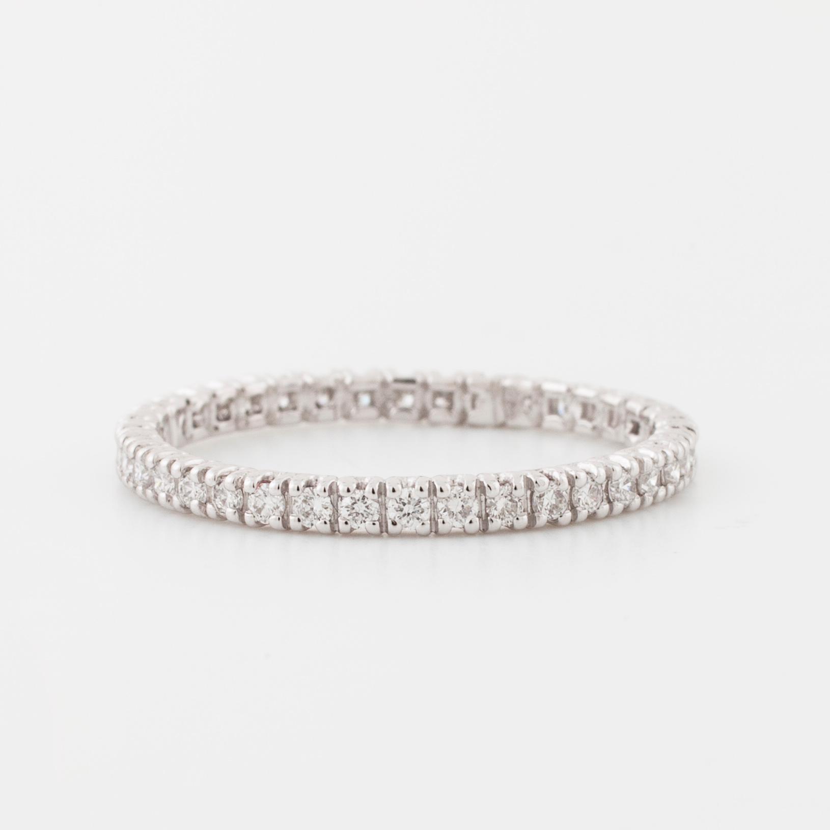 RING, med briljantslipade diamanter totalt ca 0.40 ct.
