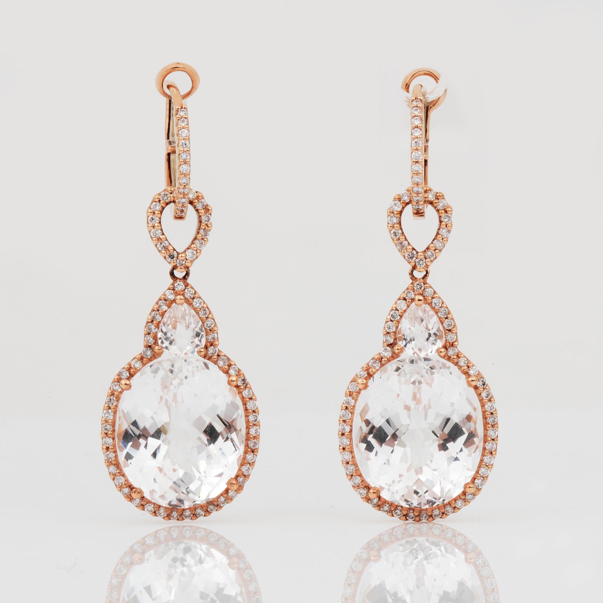 ÖRHÄNGEN, ett par med avtagbara vita checkerslipade topaser, circa 18ct och briljanter, ca 0.50ct.