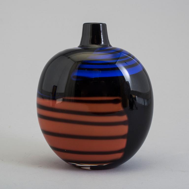 A 'Vibrato' glass vase from Studioglas Strömbergshyttan.