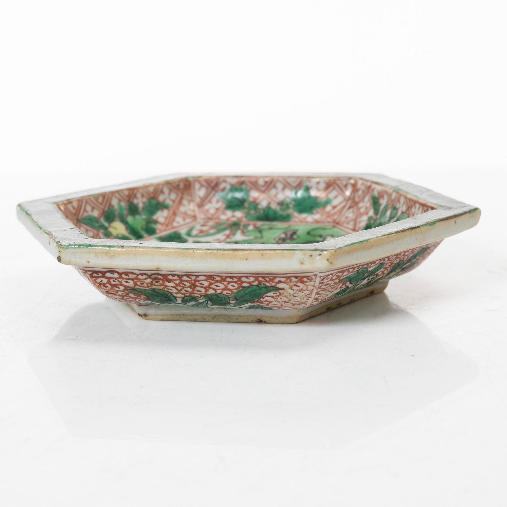 Skålfat, tre stycken, porslin. Kina, 1600-tal.