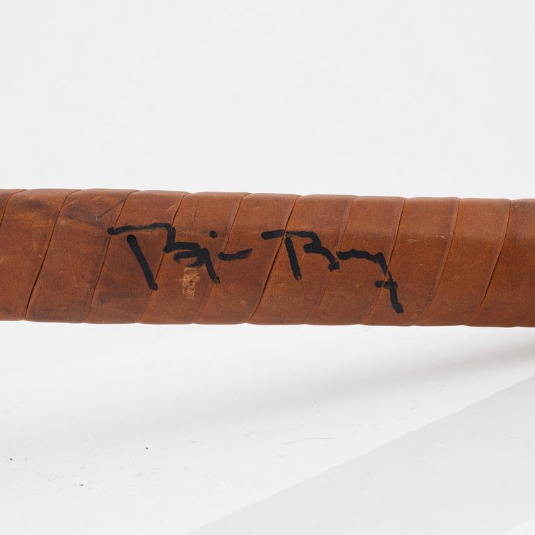 Tennisracket, Signerad Björn Borg. Donnay. Speciellt framtaget mid 25 racket i trä.