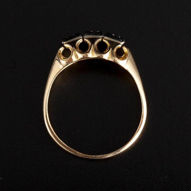 RING, 18K guld/vitguld. 8/8 slipade diamanter ca 0.045 ct. Vikt 4,5 g.