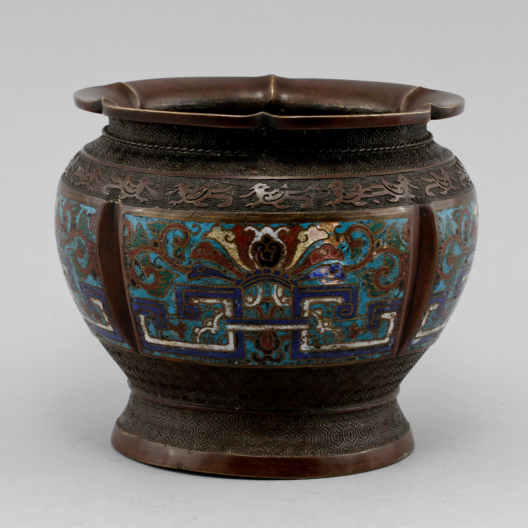 VAS, champlevé, orientalisk, sent 1800-tal.