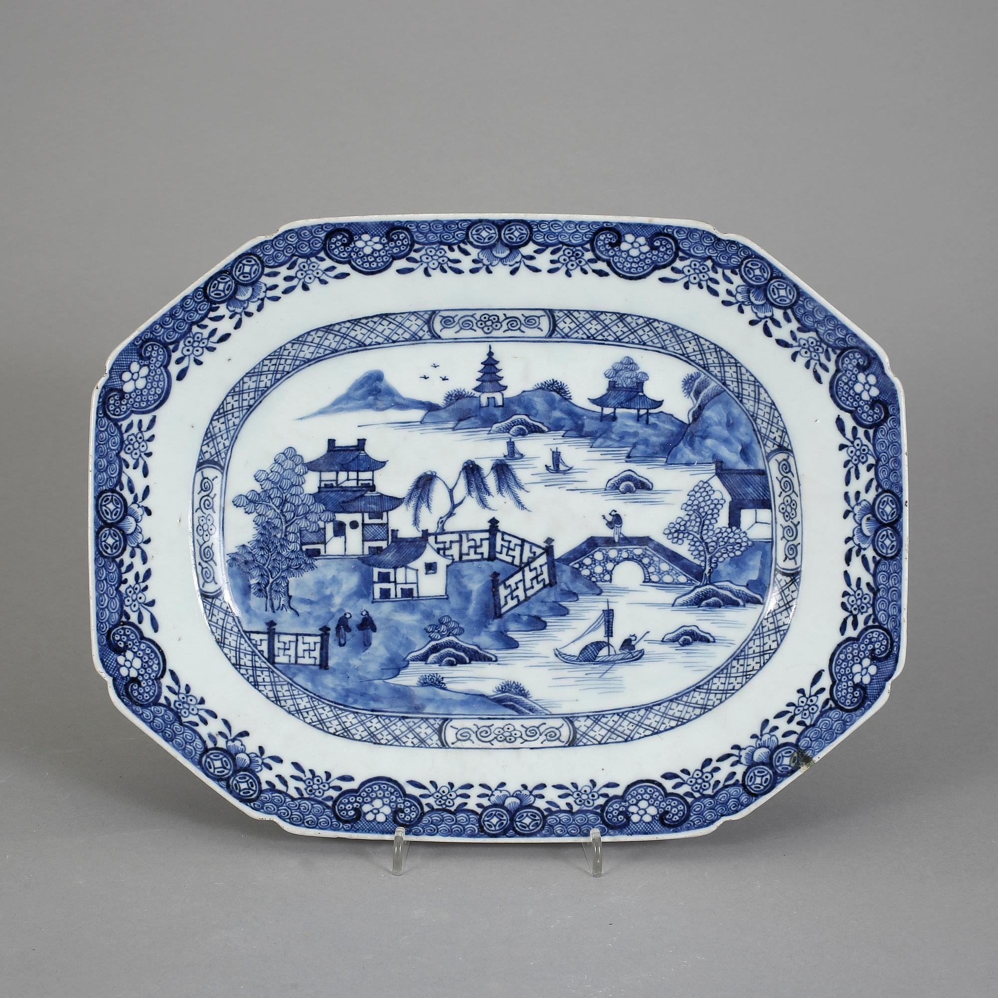 STEKFAT, porslin. Kina, Qianlong (1736-1795).
