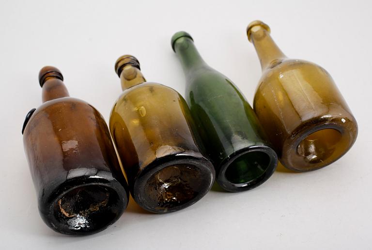 FLASKOR, 4 st, glas, 1800-tal.