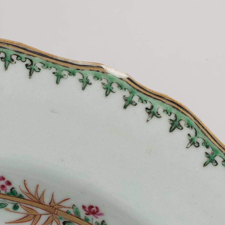 A pair of armorial dinner plates and a group of three odd famille rose plates, Qing dynasty, Qianlong (1736-95).