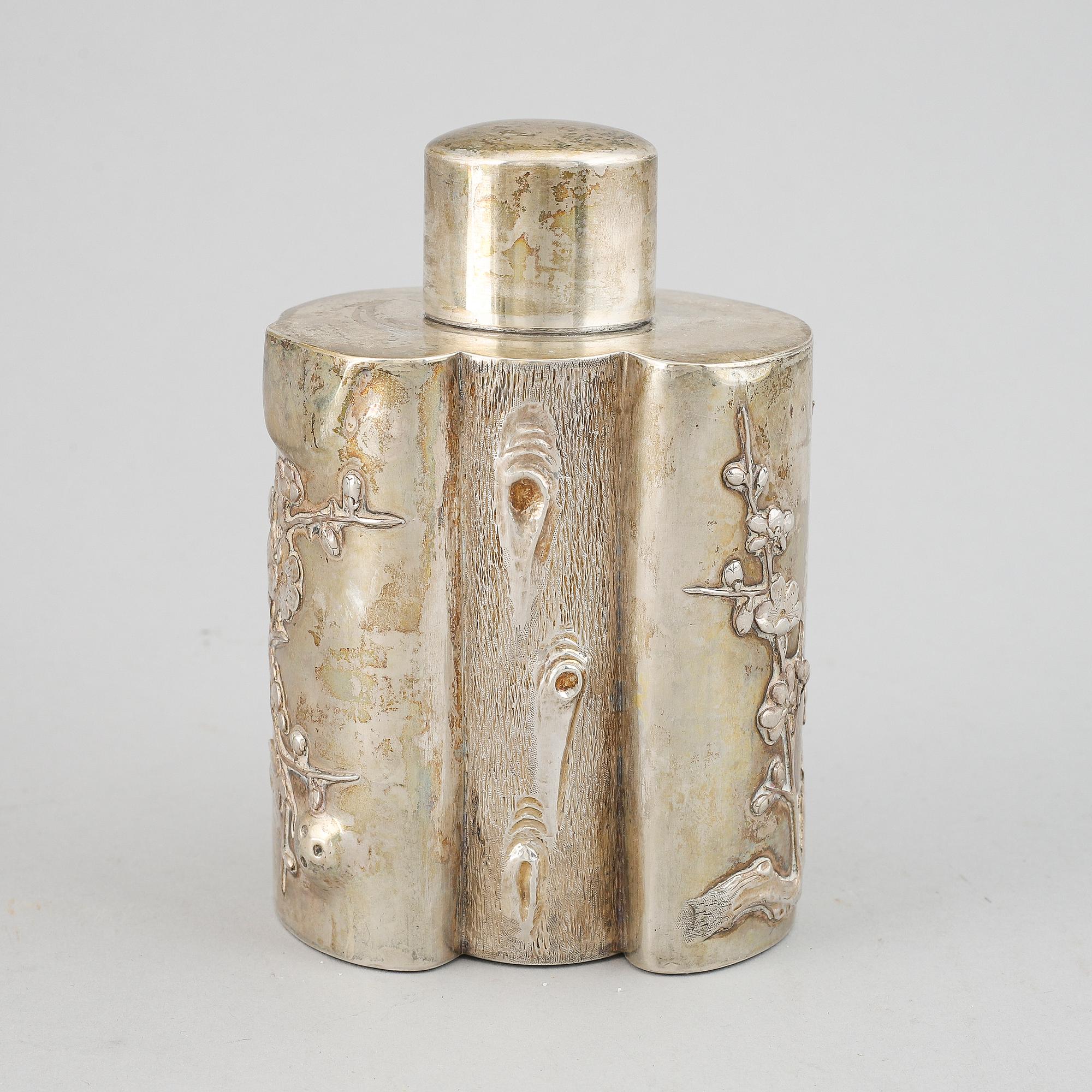 A Chinese silver tea caddy, Luenwo, Shanghai, first half of the 20th century.