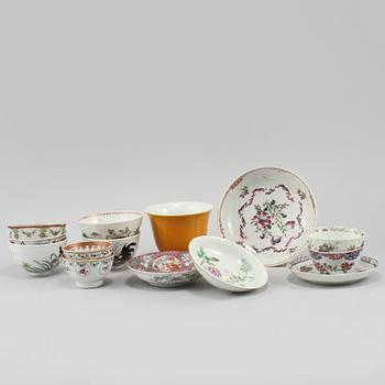 KOPPAR, 10 st samt UNDERFAT, 4 st, porslin, Kina, 1700, 1800 samt 1900-tal.