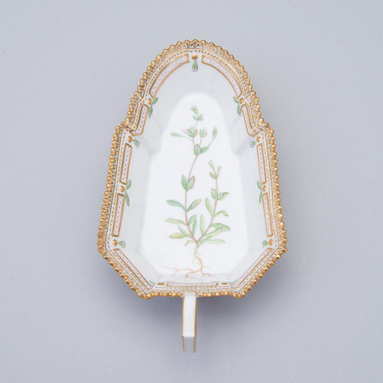 GELÉFAT, porslin, "Flora Danica", Royal Copenhagen, Danmark, 1959.