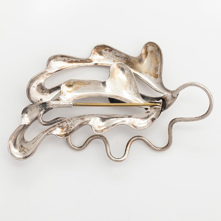 Elis Kauppi, A silver brooch. Kupittaan kulta, Turku.