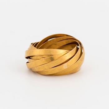 A ring of multiple interlocking rings.