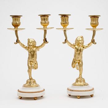 LJUSSTAKAR, ett par, nyrokoko, omkring 1850.