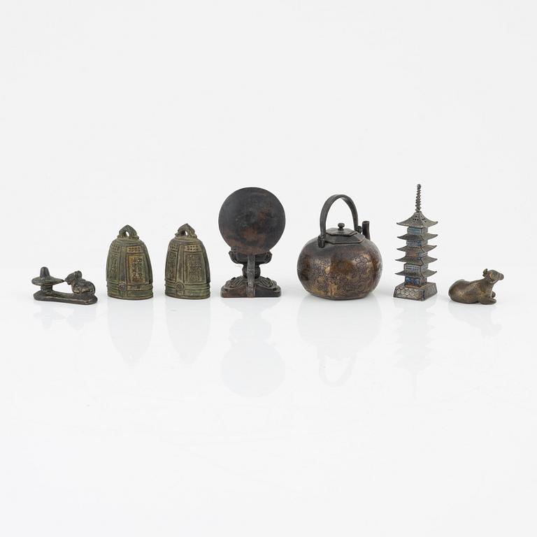 A group of bronze and metal miniatures, seven pieces, some Japanese, Meiji period (1868-1912).
