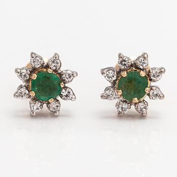 Korvakorupari, 14K kultaa, smaragdeja, timantteja n. 0.48 ct yht.