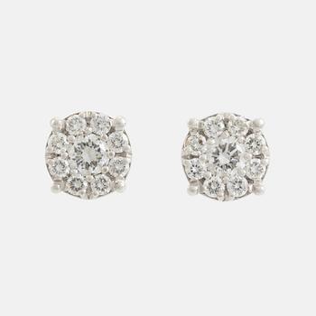 Brilliant cut diamond earrings, total ca 0,47 ct.
