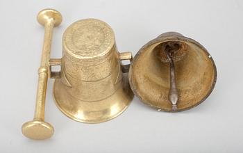 MORTEL samt RINGKLOCKA, mässing. 1800/1900-tal.