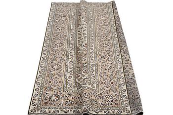 A carpet, Kashan, ca 341 x 240 cm.