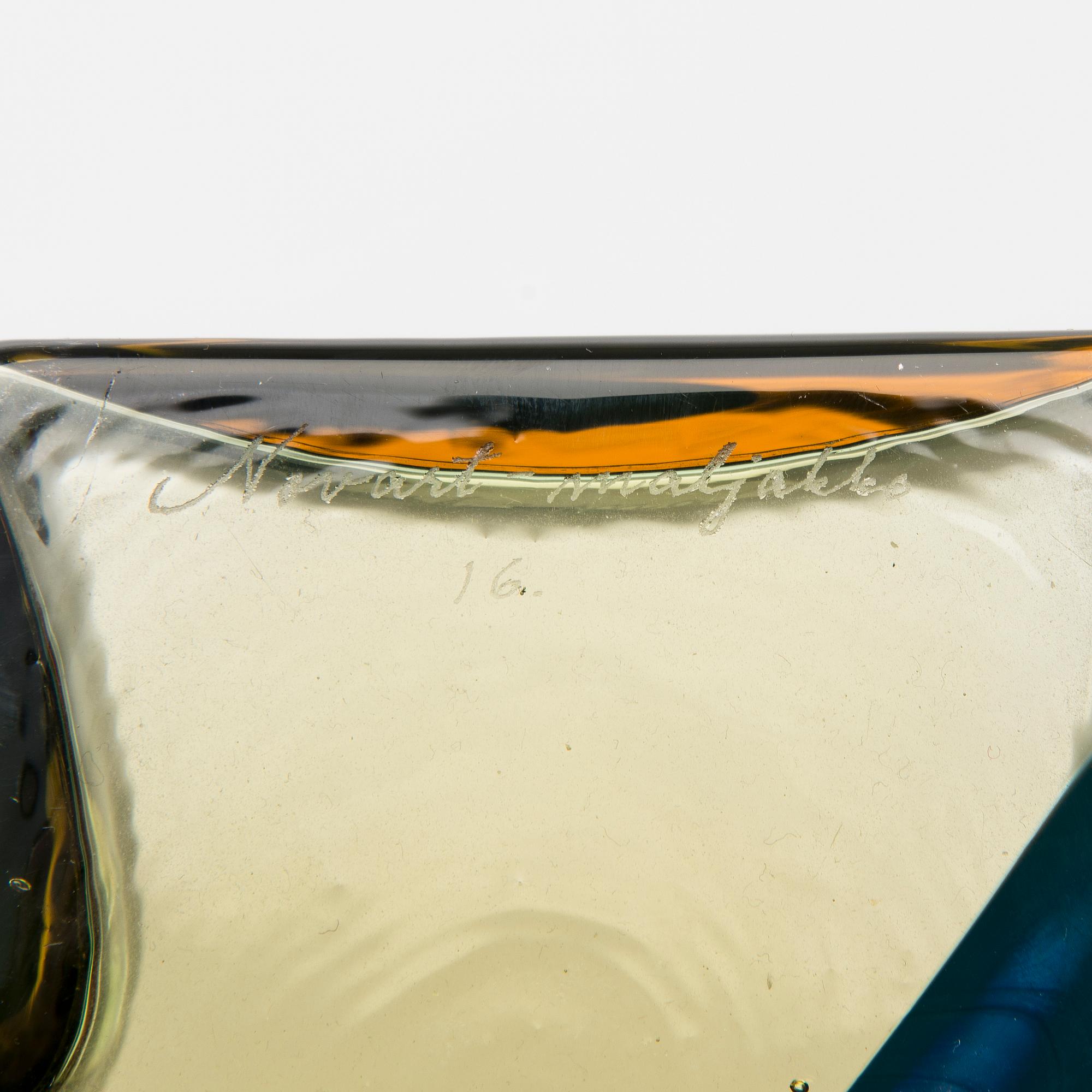 A 1980s glass vase signed Novart-maljakko 16. Oiva Toikka Nuutajärvi Notsjö.