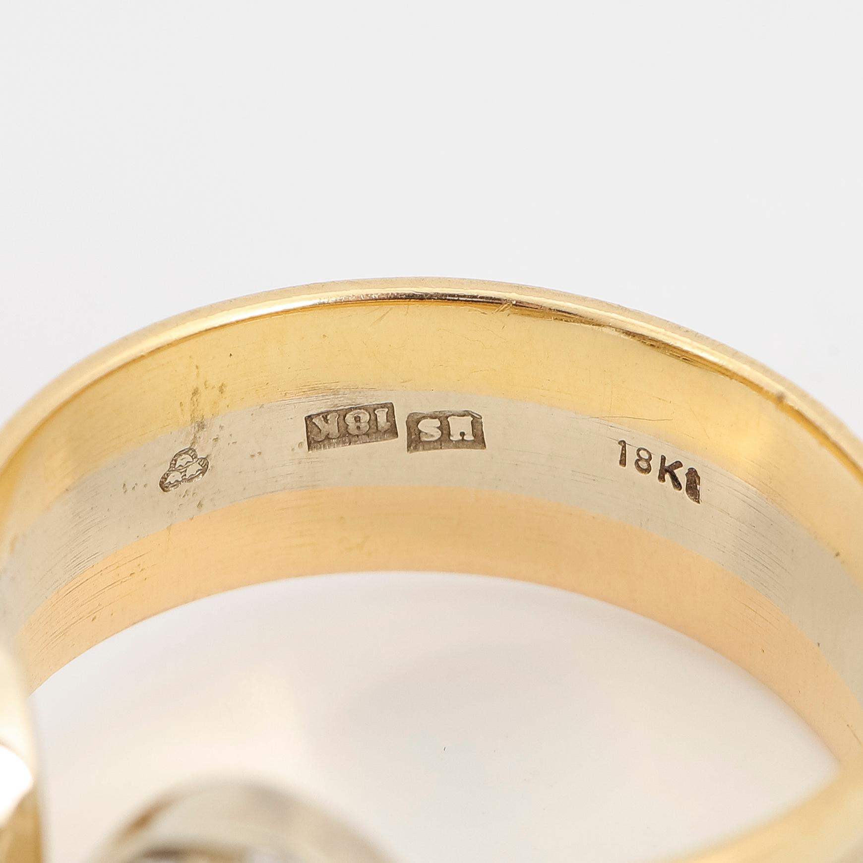 Brilliant-cut diamond 18K gold ring.