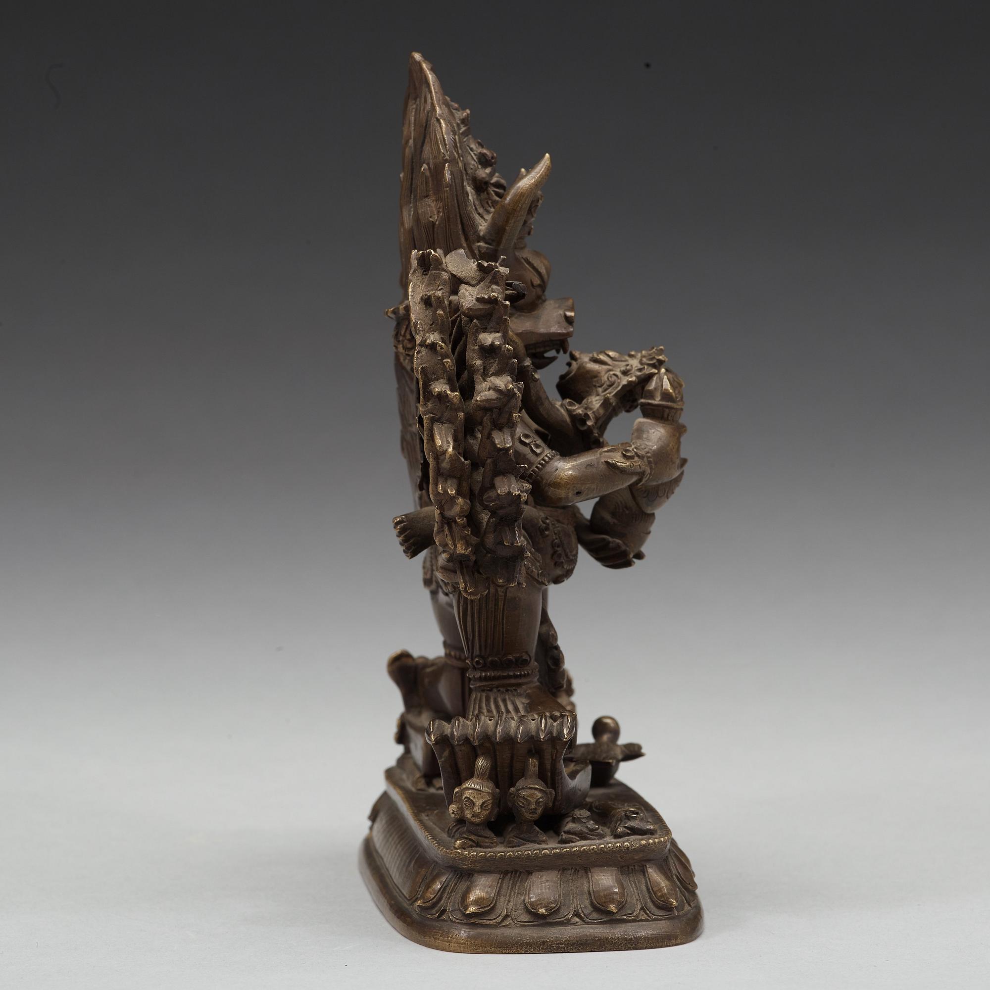 A bronze figure of Yamantaka, Tibet, tidigt 1900-tal.