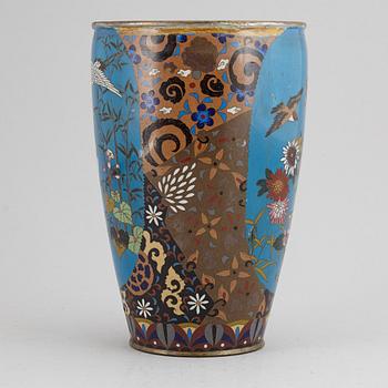 A Japanese cloisonne vase, 20th century.