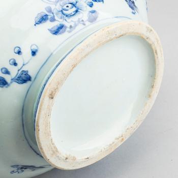 A Chinese Qianlong blue and white porcelain tureen and lid.