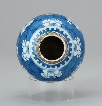 A blue and white jar, Qing dynasty, early 18th Century.