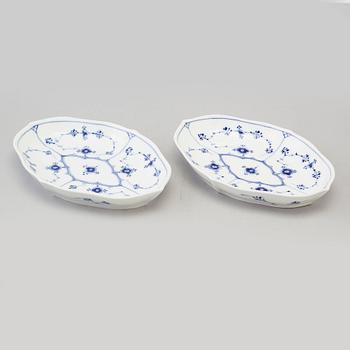 SERVISDELAR, 48 delar, porslin, "Musselmalet", Royal Copenhagen samt Bing & Gröndahl, Danmark.
