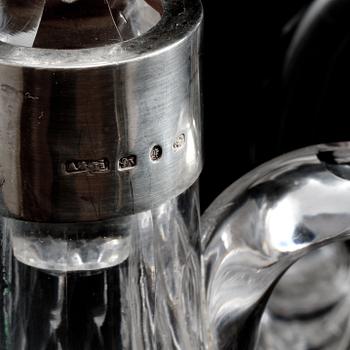 KARAFFER, ett par, glas med silvermonteringar, otydliga mästarstämplar, Birmingham, 1890.